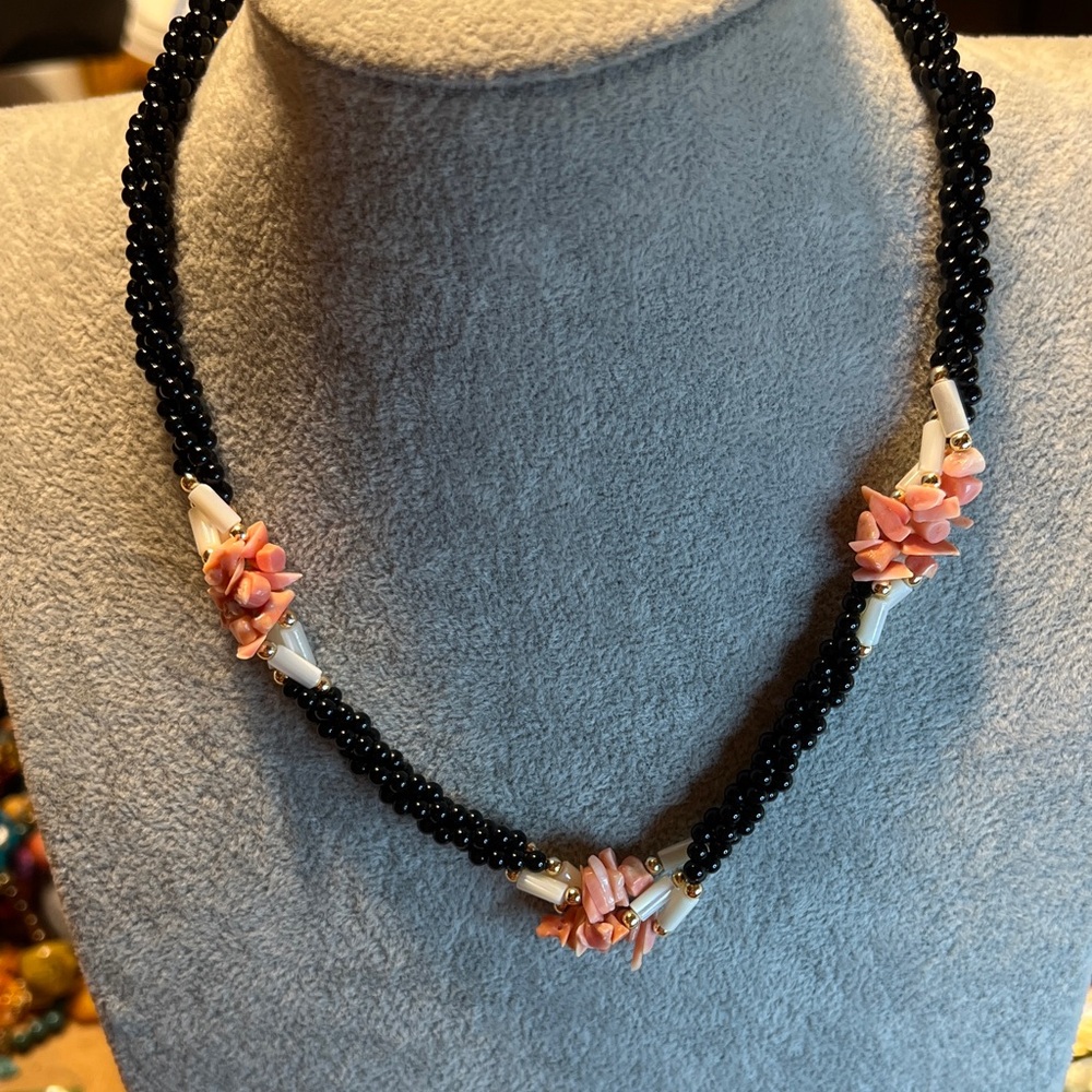 Chic Black and Pink coral Beaded Necklace